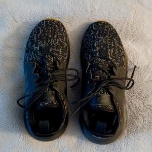 Adidas boy's NWT size 4 sneakers black and grey